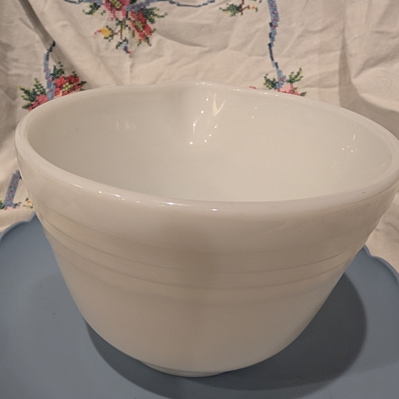 Pyrex White Mixing Bowl - Picture 4 of 8